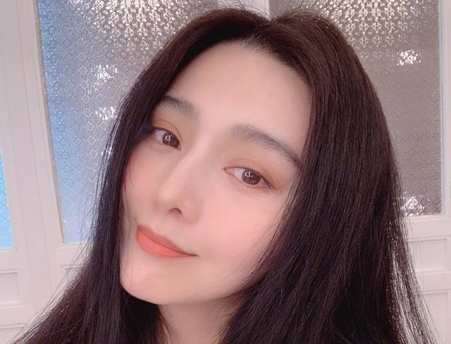 范冰冰|三十亿身价的范冰冰，又遭男粉丝公开求婚，要拿两千万拆迁款娶她