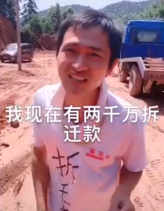 范冰冰|三十亿身价的范冰冰，又遭男粉丝公开求婚，要拿两千万拆迁款娶她