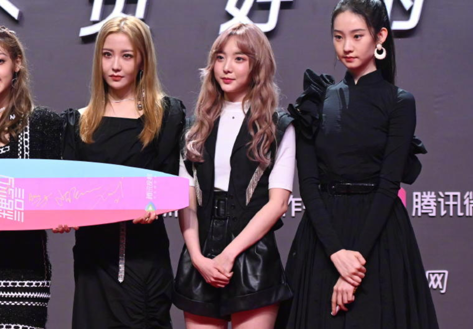 刘些宁|硬糖少女红毯引热议：本以为刘些宁够惊艳，看清希林后，我傻眼了