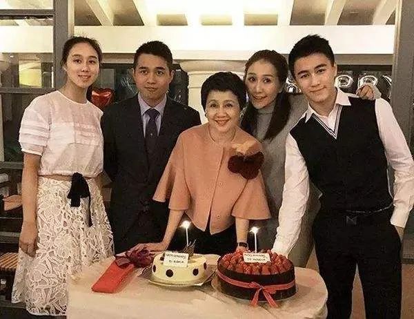 王思聪|赌王幼女受访直言看不上王思聪，遭本人回怼，网友：校长霸气