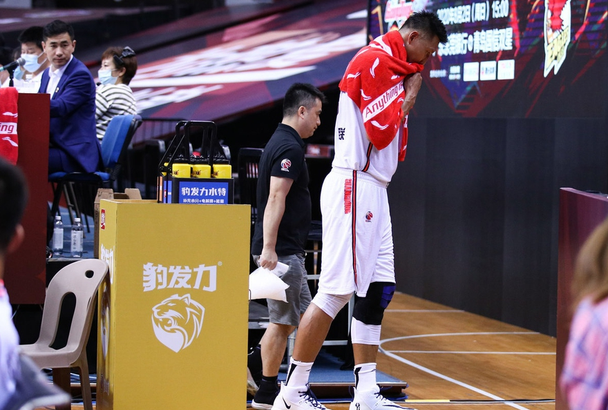 易建联|一黑到底？阿联受伤最大受益者非京辽 马布里或再创奇迹