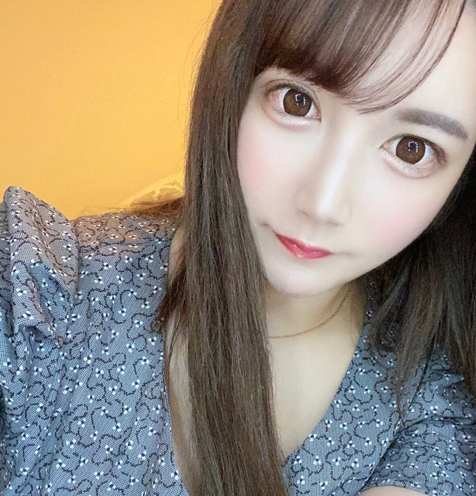 男友|美女公开招募男友开出2.6万月薪 上万人应征