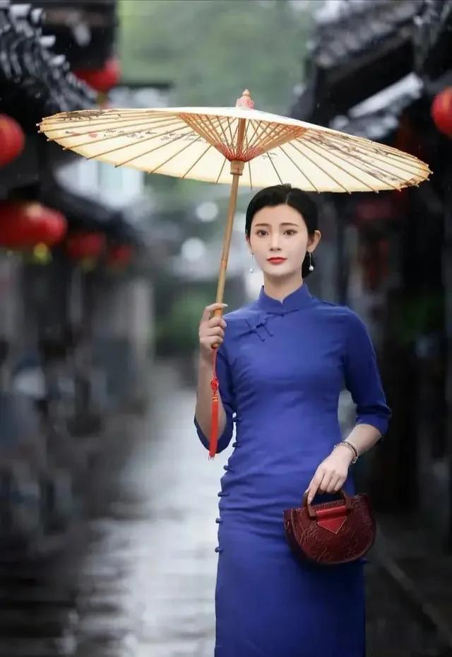 烟雨江南诗画中,国风旗袍美