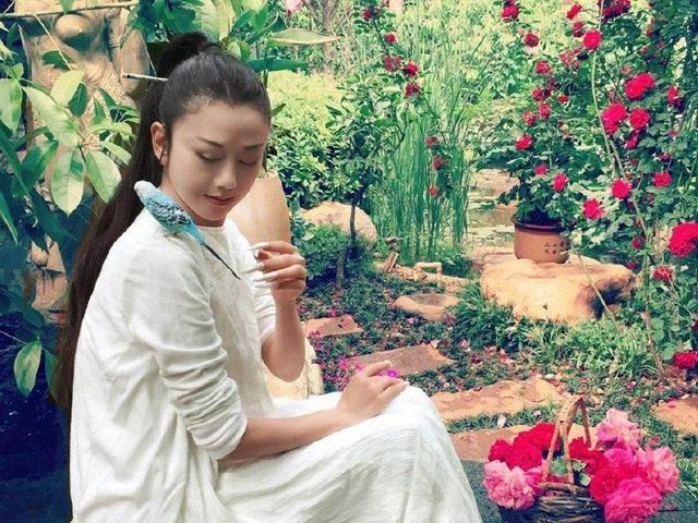 杨丽萍|61岁杨丽萍为了舞蹈终身不愿生子遭质疑，女人不生孩子就活该被骂？