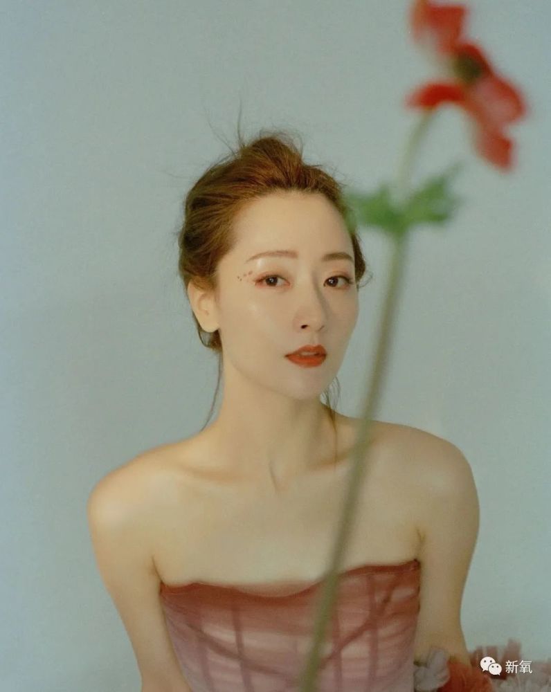 白冰|哭上热搜都是演的吗？她怕是浪姐里最心机的两面派了…