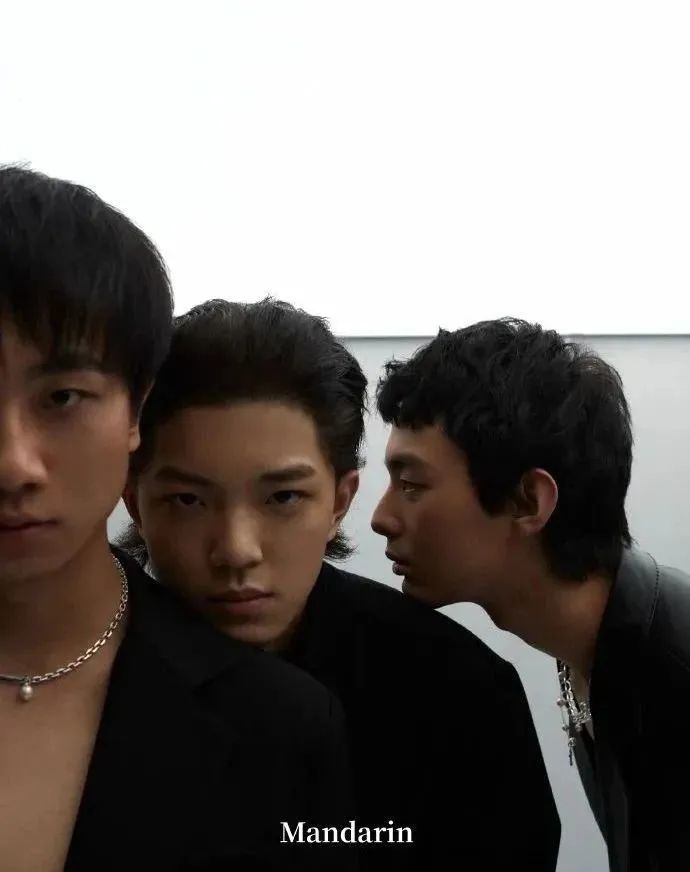 中国乐队|毫无颜值却能狂吸颜粉，不靠脸吃饭却能迷倒众生……