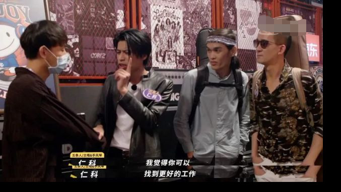 中国乐队|毫无颜值却能狂吸颜粉，不靠脸吃饭却能迷倒众生……