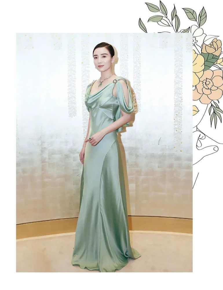 balmain|王漫妮把朋克Balmain穿得人间绝色了，梁先生你悔不悔？