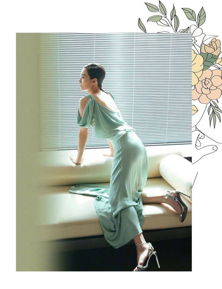 balmain|王漫妮把朋克Balmain穿得人间绝色了，梁先生你悔不悔？