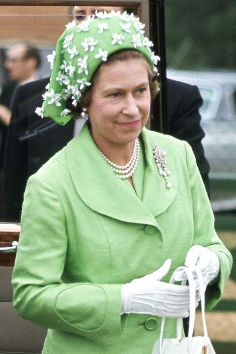 英国王室的女性们美"帽"云集 但这15顶帽子才是最好的