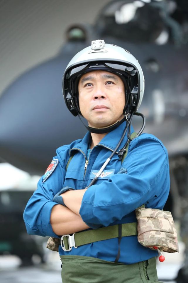 听着英雄战斗故事成长的他,带头做了一件事……|飞行员|宗永恒|人民空