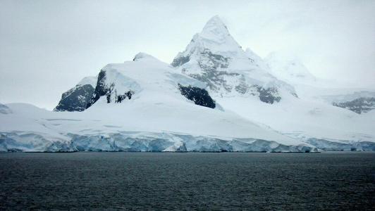 道格拉斯·莫森|探险家莫森和同伴为何在南极，吃了雪橇犬的狗肝，就中毒身亡了