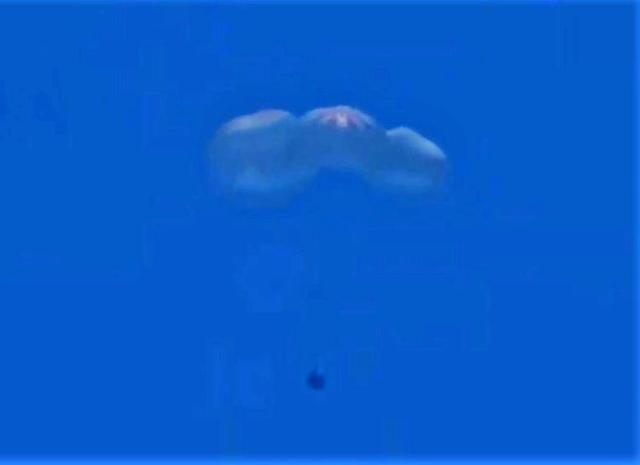 美国_科技|美国SpaceX载人飞船返回地球！落入大海，技术来自60年前