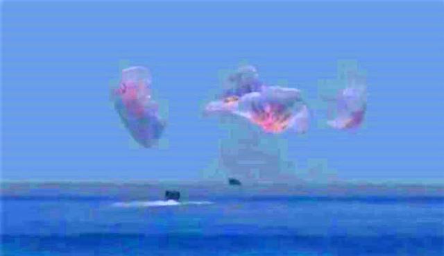 美国_科技|美国SpaceX载人飞船返回地球！落入大海，技术来自60年前