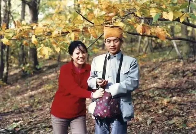 桑木耳|顾城杀妻13年后，儿子桑木耳不识中文，不知父母死亡真相