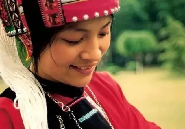 桑木耳|顾城杀妻13年后，儿子桑木耳不识中文，不知父母死亡真相