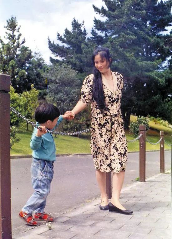 桑木耳|顾城杀妻13年后，儿子桑木耳不识中文，不知父母死亡真相