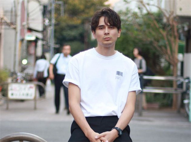 冈本至恩|25岁男星因吸毒在家中被捕，经纪公司紧急封杀他