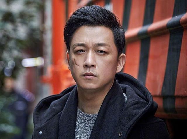 潘粤明|潘粤明拍戏险些中暑，自曝在37度高温之下，穿羽绒服吊钢丝爽透了