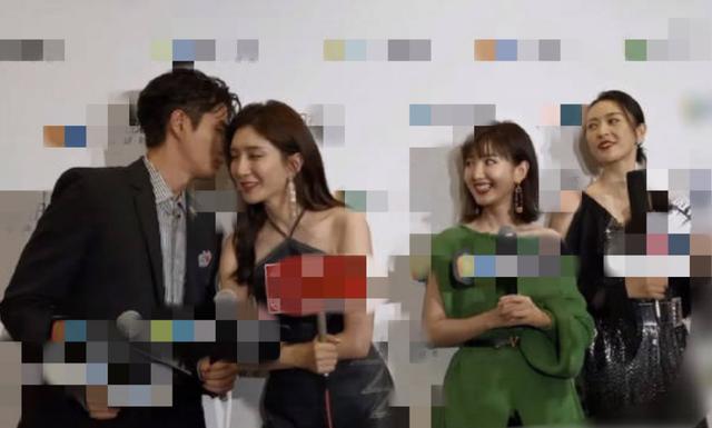 江疏影|江疏影有情况？与知名男演员亲密贴耳私语，两人现场小动作不断