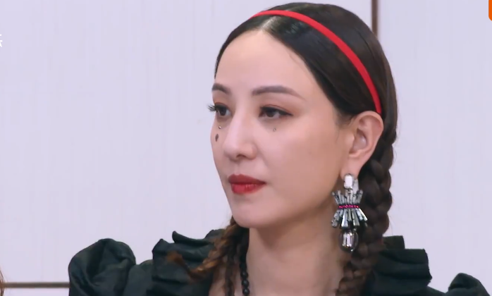 浪姐|《浪姐》：蓝盈莹四公选团惹争议，从这三点看出她只适合单独出道