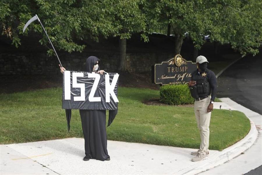 特朗普|特朗普不顾严峻疫情照打高尔夫 任内第283次