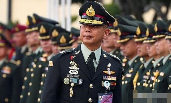 泰国电视剧里军人住那么豪华的房子,泰国社会军官地位很高吗?