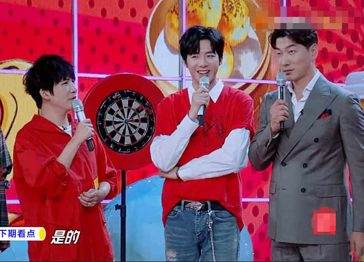 刘宇宁|187刘宇宁跟188张亮同台录节目，二人站一块后，真实身高太显然