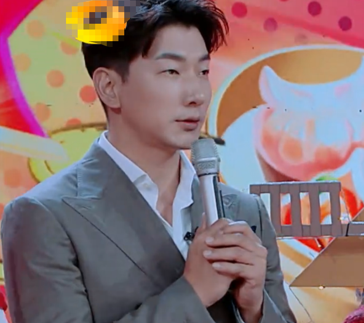 刘宇宁|187刘宇宁跟188张亮同台录节目，二人站一块后，真实身高太显然