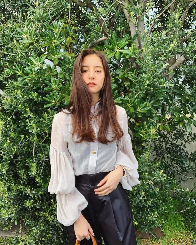 肤白貌美大长腿看穿搭宝藏女孩新木优子日系风时尚穿搭