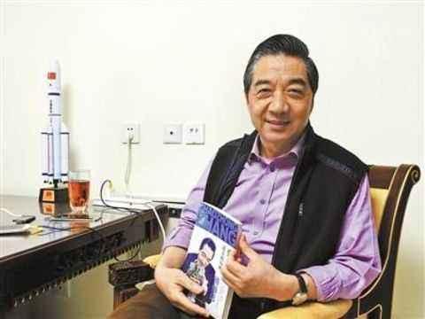 张召忠|张召忠书法苍劲有力，潇洒飘逸，网友：“局座”书法有气度