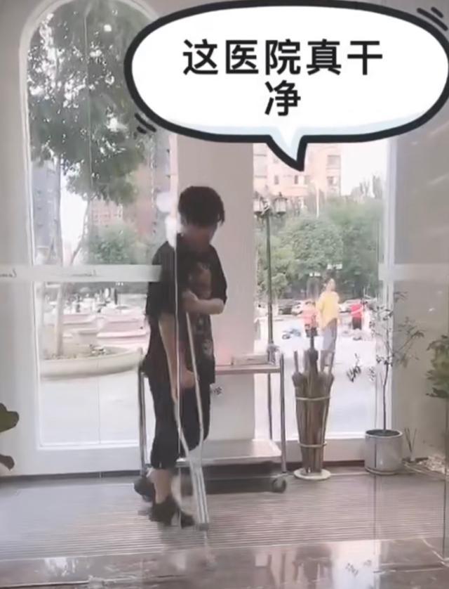 吴云飞|《乡爱》赵玉田身体出问题？拄拐出门当场晕倒，醒来后目光呆滞