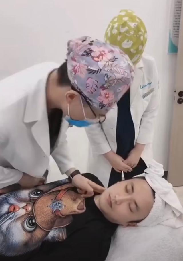 吴云飞|《乡爱》赵玉田身体出问题？拄拐出门当场晕倒，醒来后目光呆滞