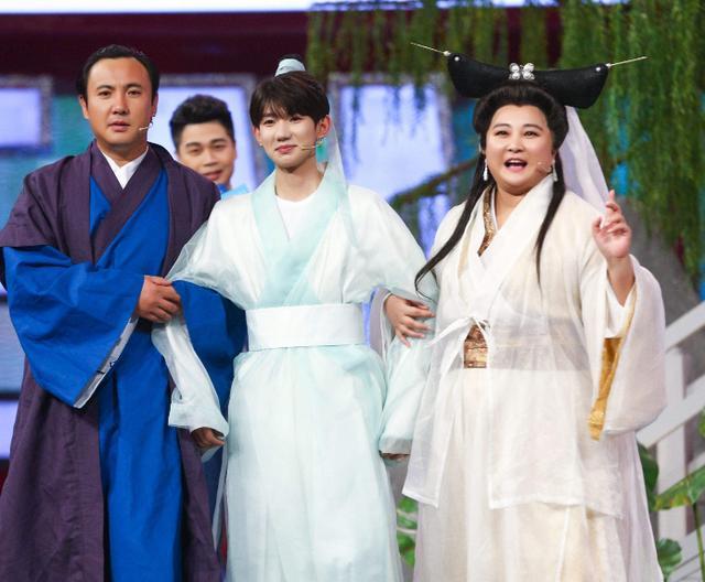 贾玲|从春晚巨星沦为笑柄，为挣钱“丢弃”贾玲，网友：自作自受