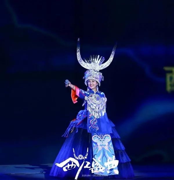 贵州苗族歌手杨祖桃惊艳亮相西江盛典