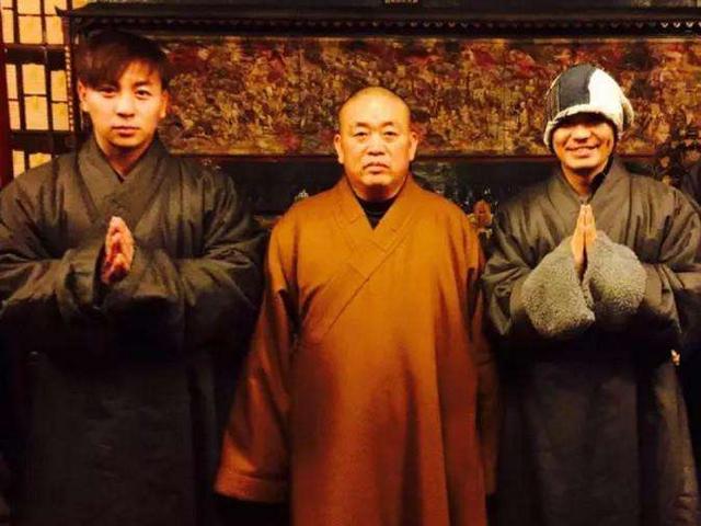 王宝强|王宝强戴名表回少林，被指故意炫富引争议，网友：释永信了解一下