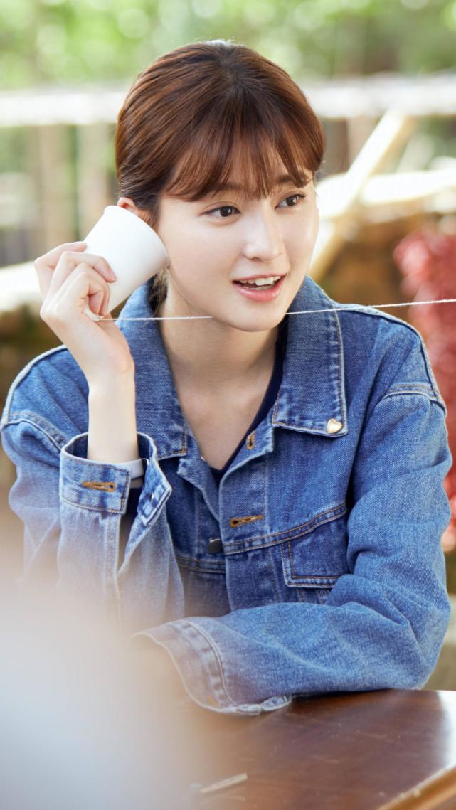 乔欣的平刘海造型真的很素人