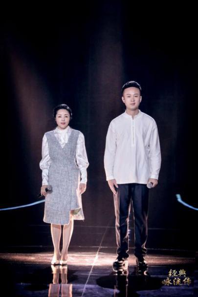 如今,歌曲原唱李凯稠,樊桐舟和李昕融一家三口登上节目舞台,将白居易