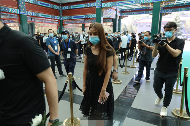 沈力|央视主持人沈力追悼会于北京举行，倪萍、朱迅等现身告别仪式