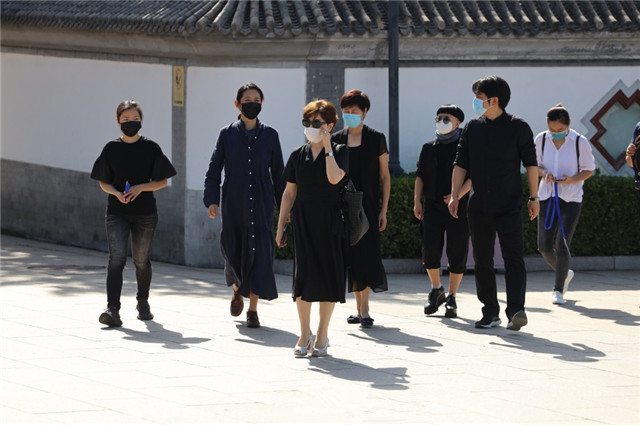 沈力|央视主持人沈力追悼会于北京举行，倪萍、朱迅等现身告别仪式