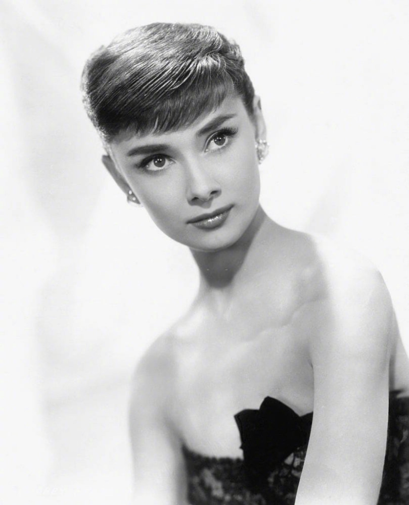 奥黛丽赫本美照赏析和戴安娜王妃惺惺相惜钟爱同一种首饰