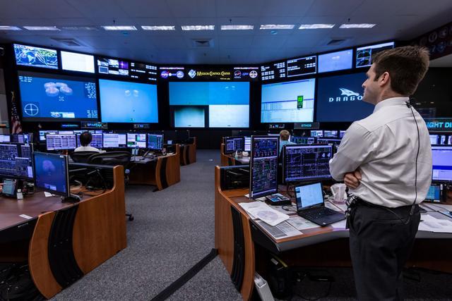 space x|Space X龙飞船成功返回地球，未来会对中国航天商业形成打击吗？