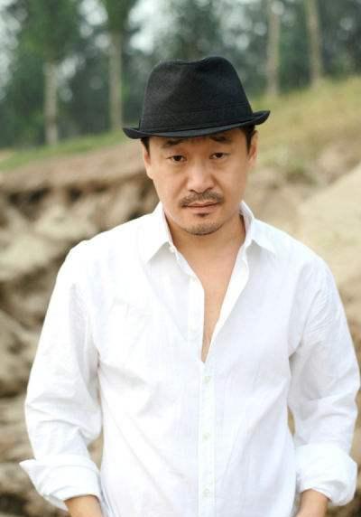 "双料影帝"王景春,曾因年龄被中戏拒绝,出道多年却买不起房