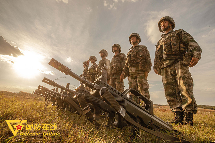 定格最美的瞬间致军人的热血青春