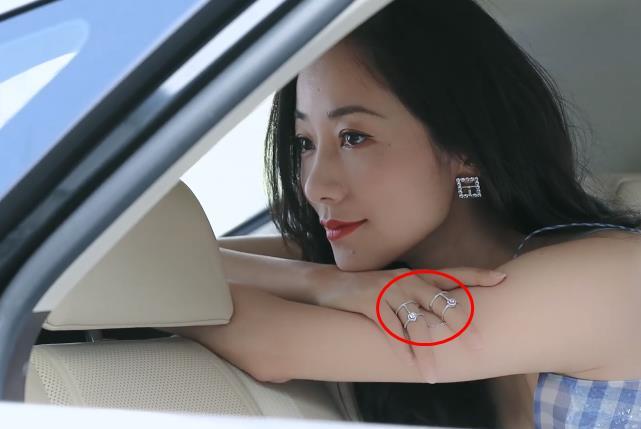 韩雪拍大片"珍珠腋窝"抢镜,两个钻戒显壕气,37岁仍有小蛮腰