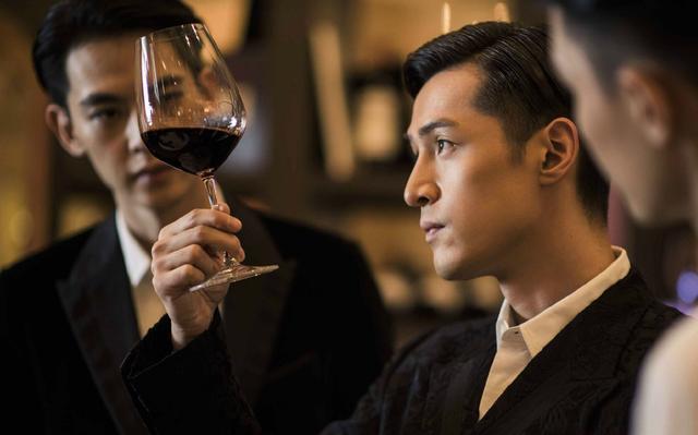 《繁花》官宣,胡歌成为主角之一,吴亦凡3年前便表示会出演
