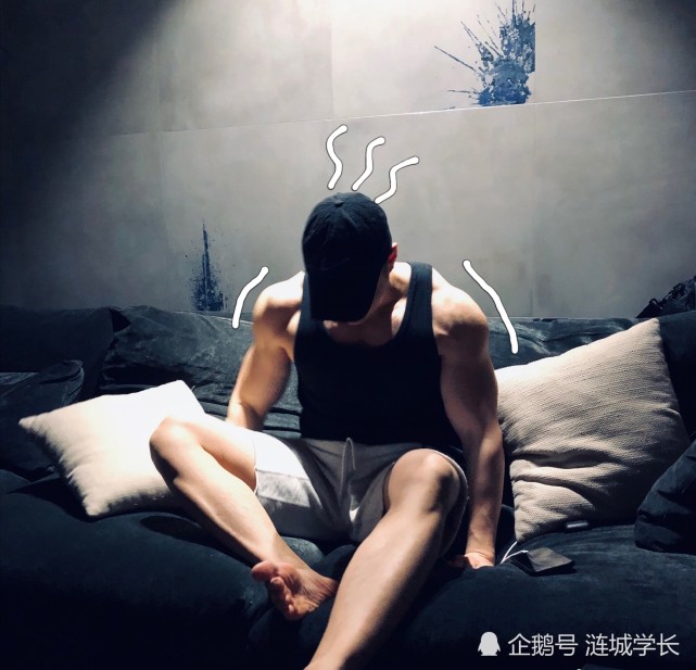 13:01:27 大家好,我是涟城,,每天和你分享不同类型的帅哥,肌肉型男