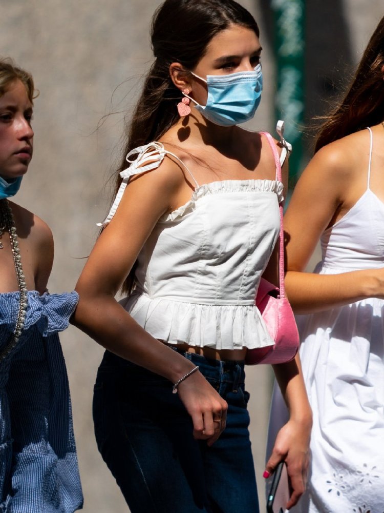 苏瑞·克鲁斯|太漂亮啦！14岁“三公主”苏瑞·克鲁斯现身街头，这气质堪比超模