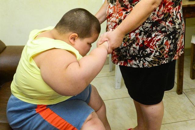 三岁男孩顿顿吃肉胖成球如今身体健康亮红灯父母悔不当初