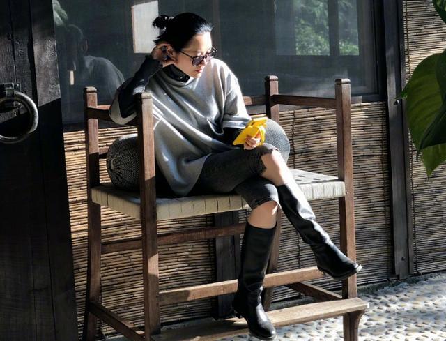 许晴|51岁许晴至今无人娶却依旧风情万种，她虽然作，却有作的资本！